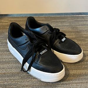 lightly worn black AF1
